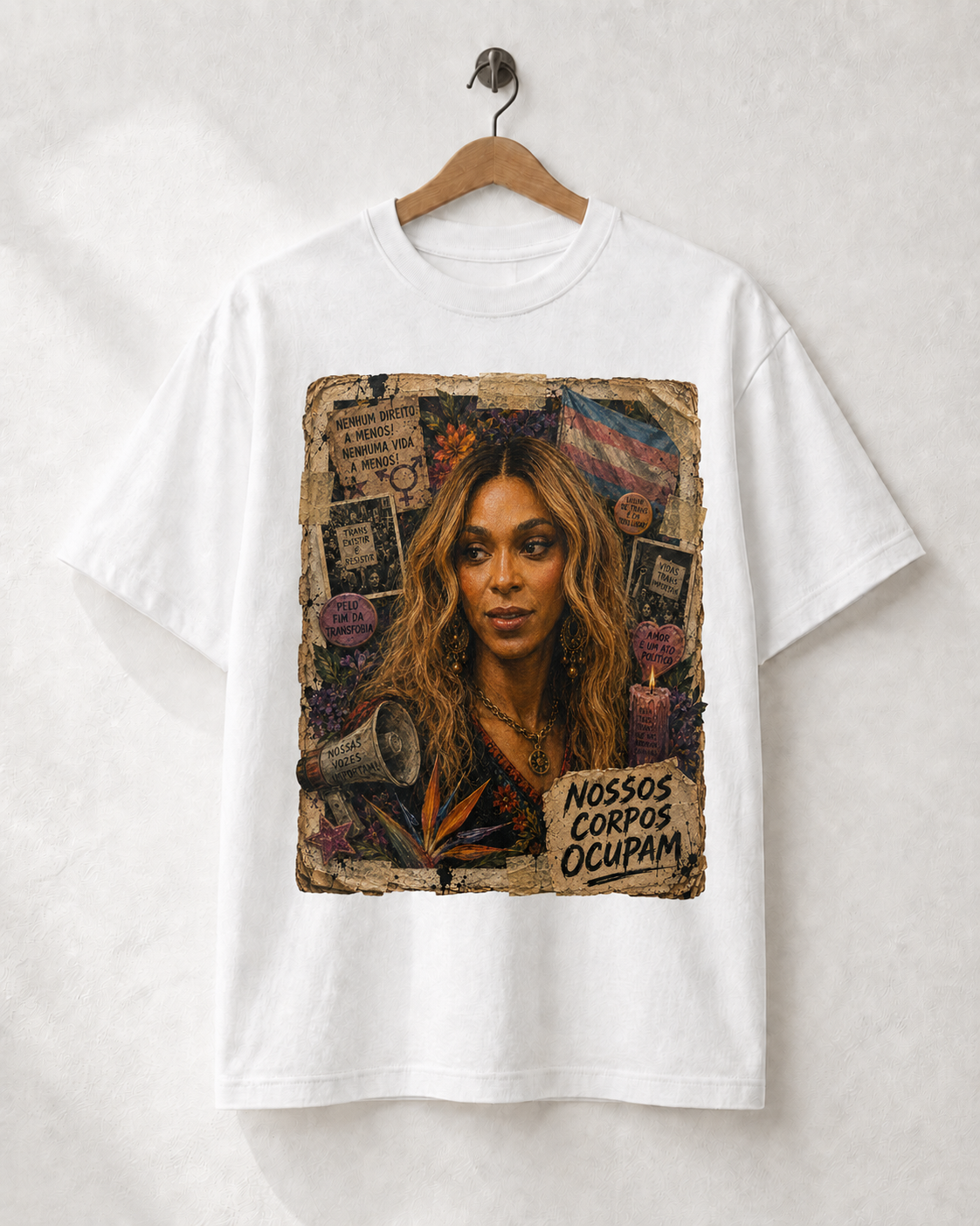 2026-08-30_020500__resistir-e-criar__mockup__erika-hilton-frontal-cabide-madeira__01 Camiseta Resistir é Criar: Erika Hilton - Imagem 1