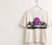 Camiseta clara da coleção It’s Not Basic, Bitch em parede branca