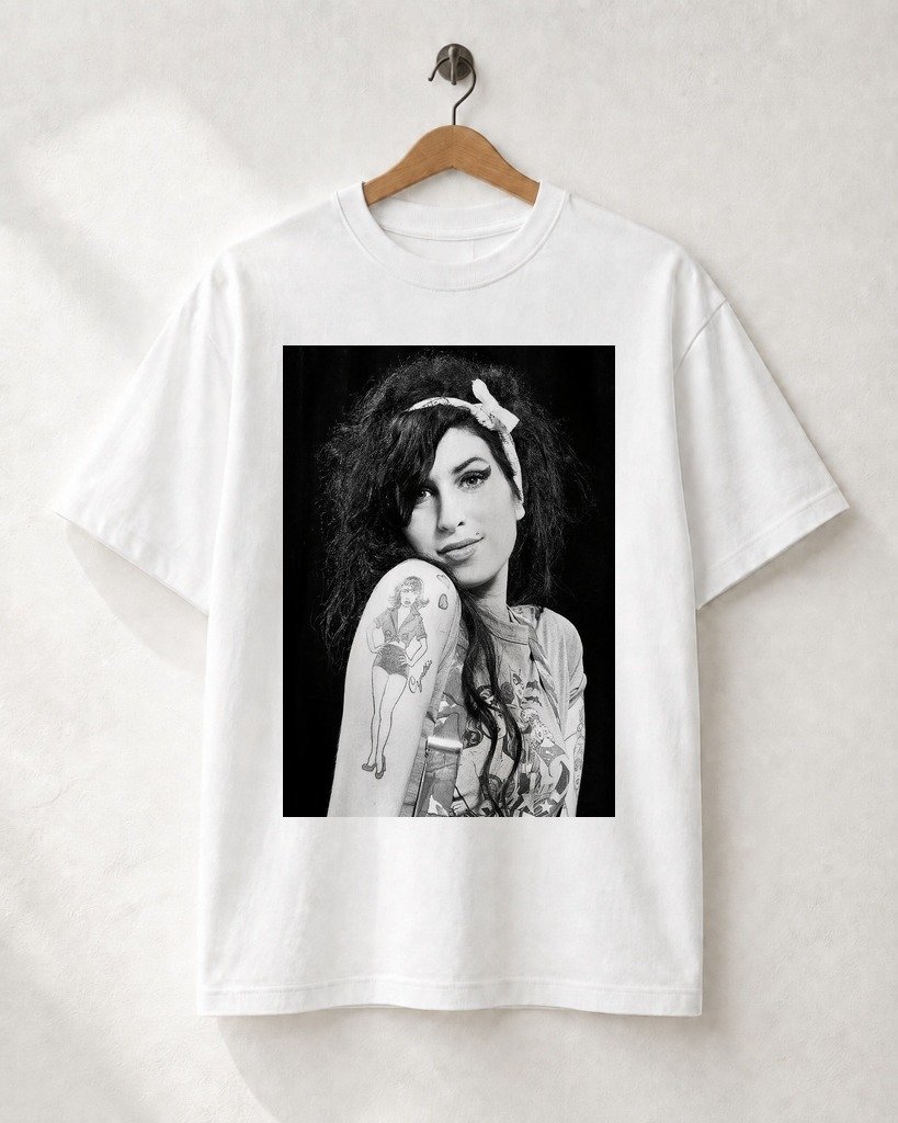 Mockup Camiseta Back to Soul & Tattoos Camiseta Pop Alt: Back to Soul & Tattoos - Imagem 1
