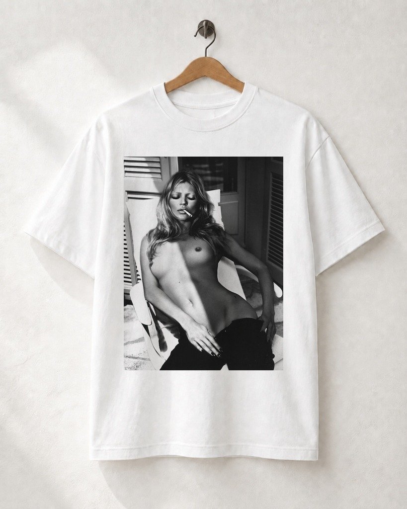 Mockup Camiseta Noir Supermodel Editorial Camiseta High Street: Noir Supermodel Editorial - Imagem 1