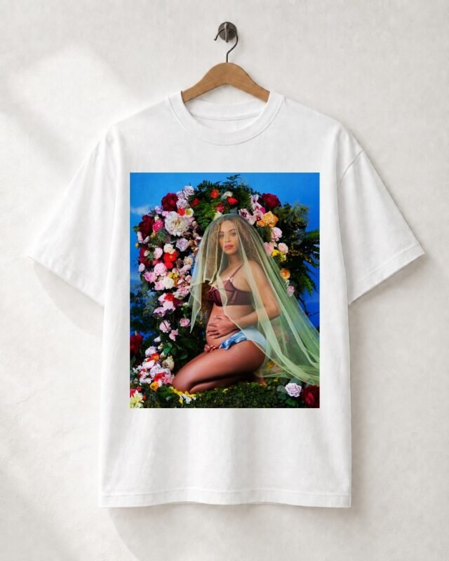 Camiseta Pop Alt: Renaissance Queen Silhouette