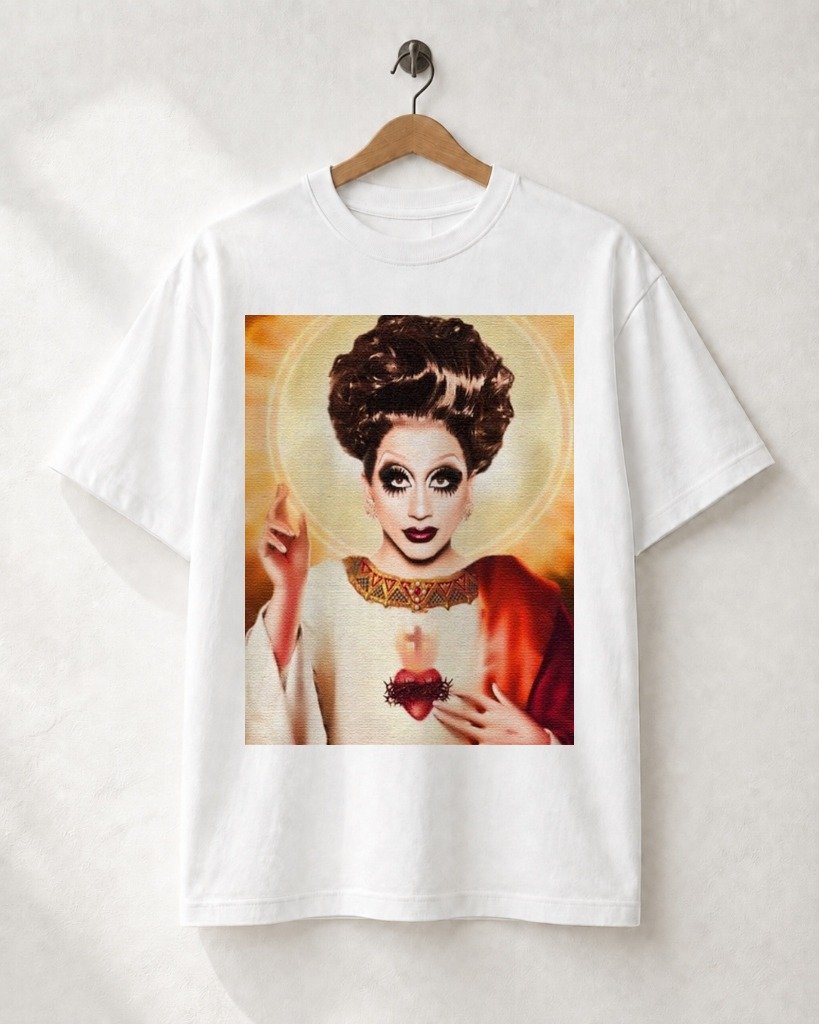 Mockup Camiseta Santa Bianca do Sarcasmo Camiseta Manifesto: Santa Bianca do Sarcasmo - Imagem 1