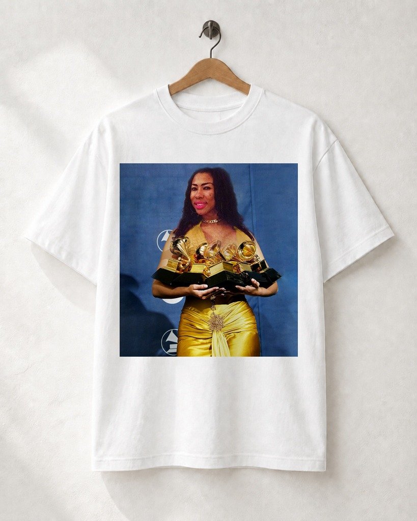 Mockup Camiseta Undererê Red Carpet Star Camiseta Cult: Undererê Red Carpet Star - Imagem 1