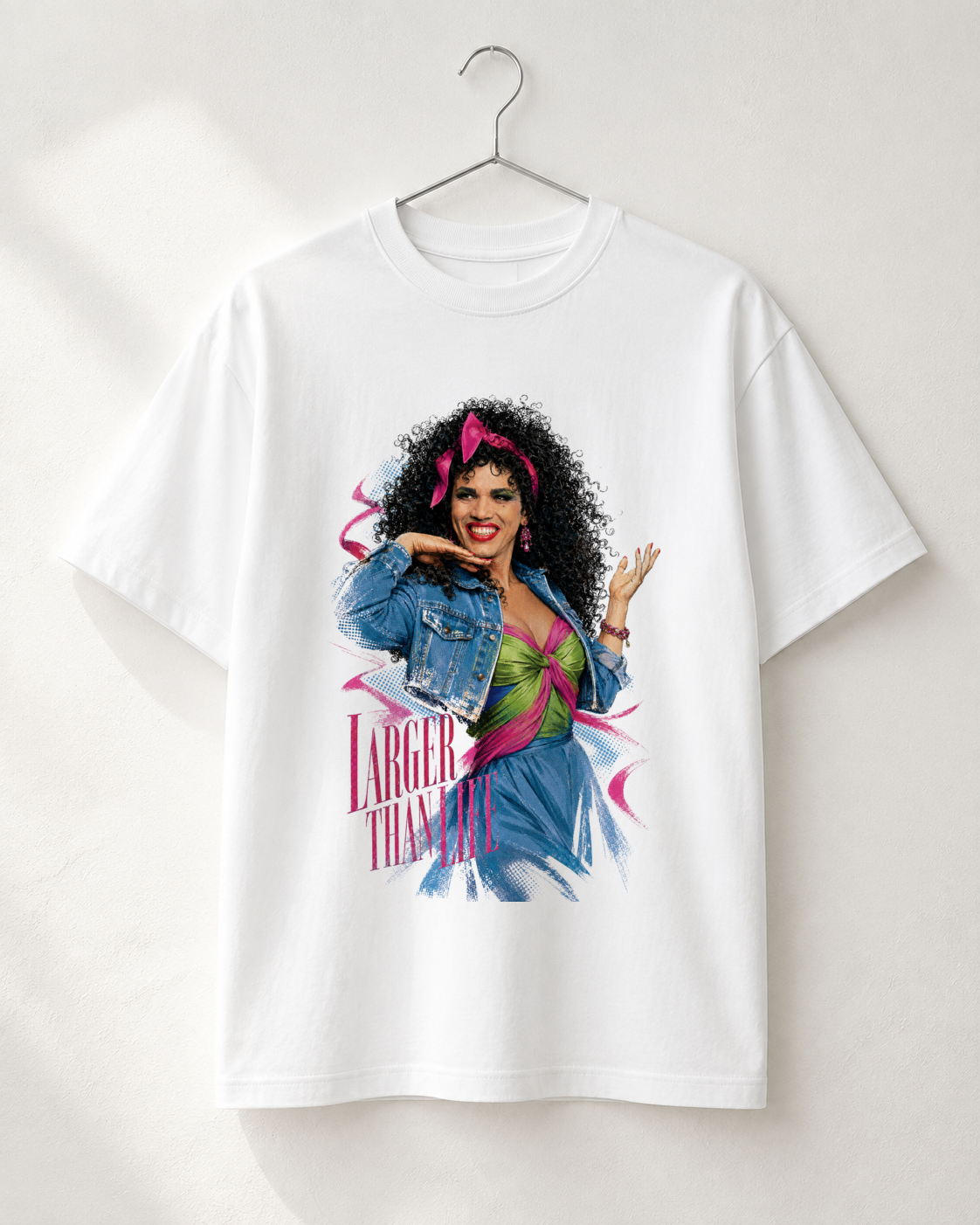 Queer Cut — Larger Than Life — camiseta branca Camiseta Queer Cut: Larger Than Life - Imagem 1
